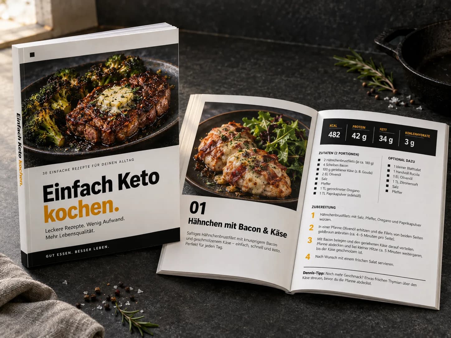Das Keto-Kochbuch „Einfach Keto kochen“: Cover mit Steak und Brokkoli, daneben aufgeschlagen das Rezept Hähnchen mit Bacon und Käse